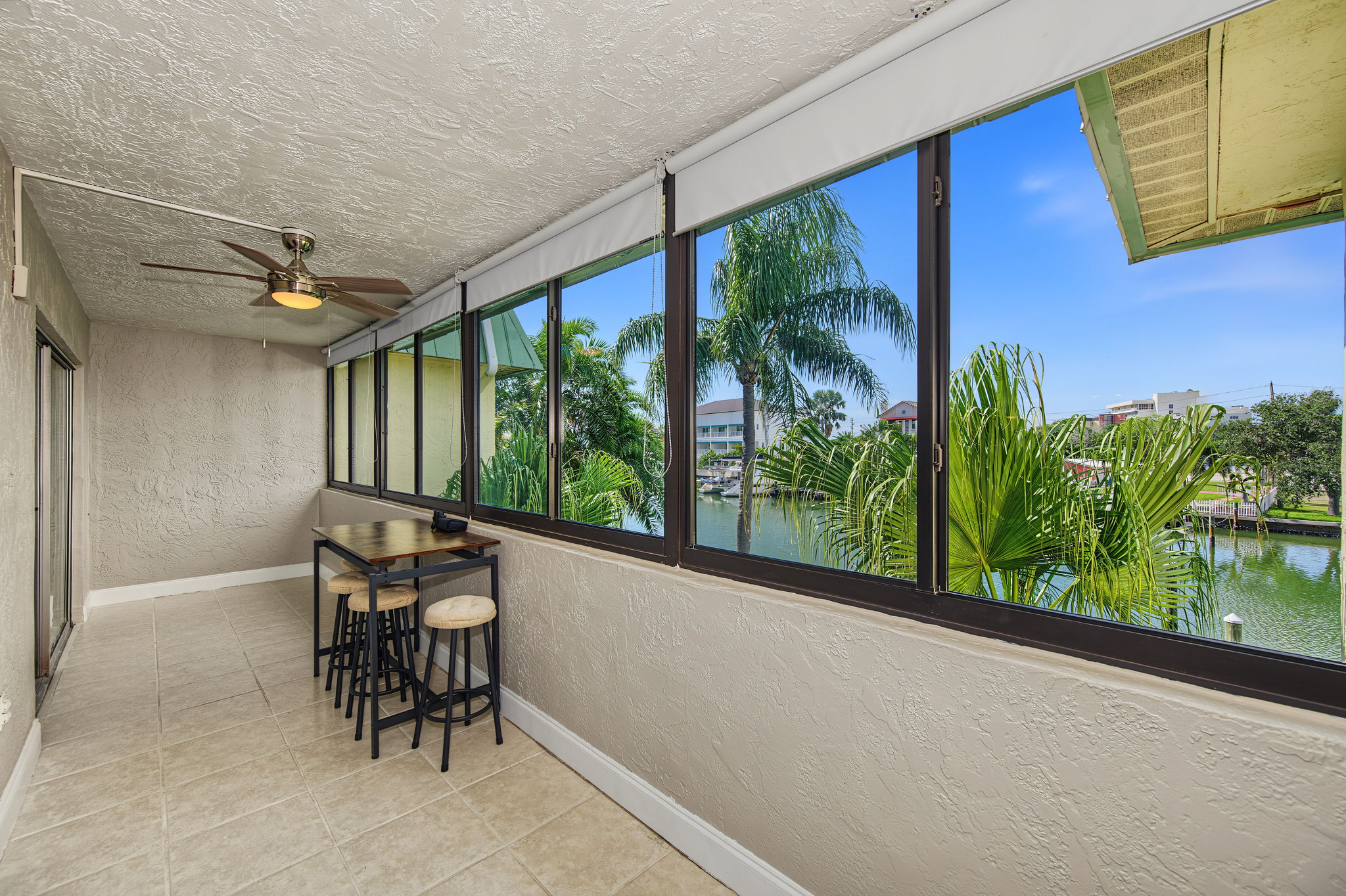 Sun Room 4-e