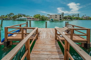 8-Dock