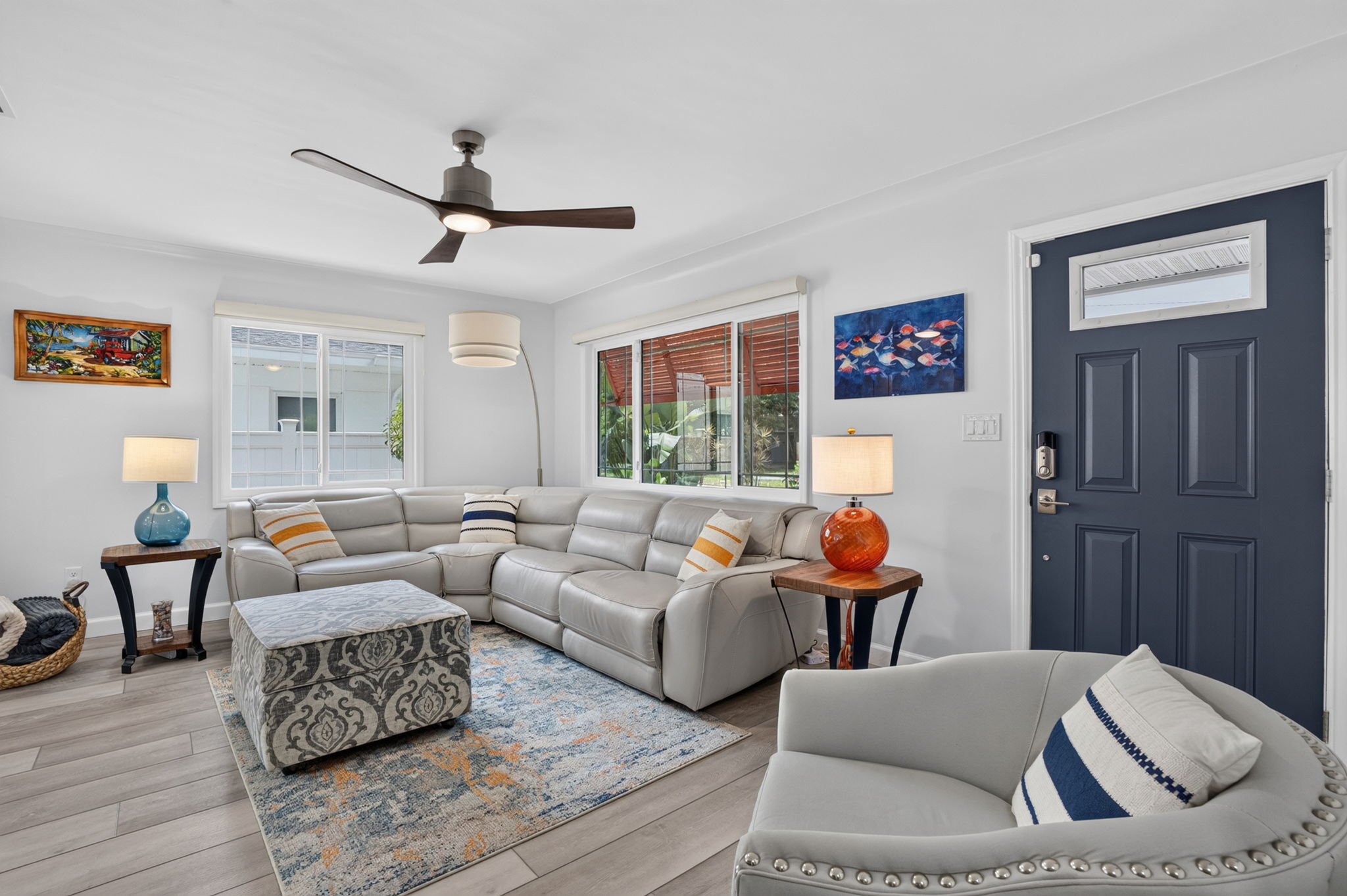 Living Room 2 of 4