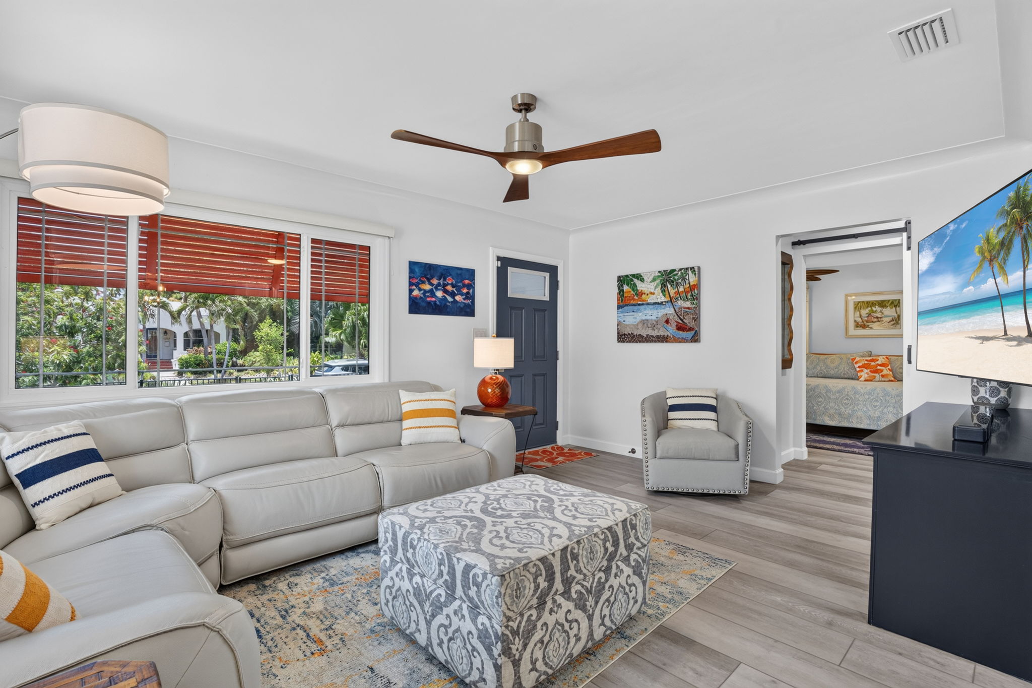 Living Room 3 of 4