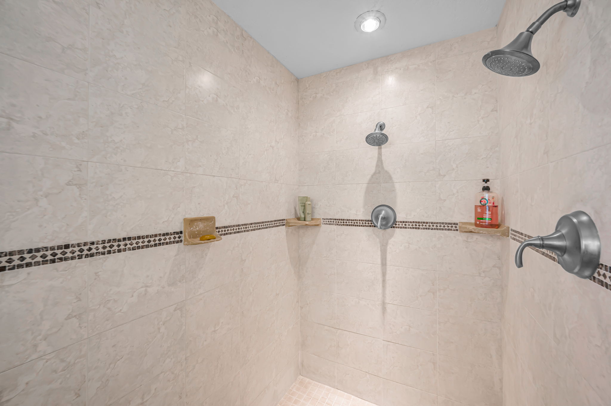 Primary Bathroom1c