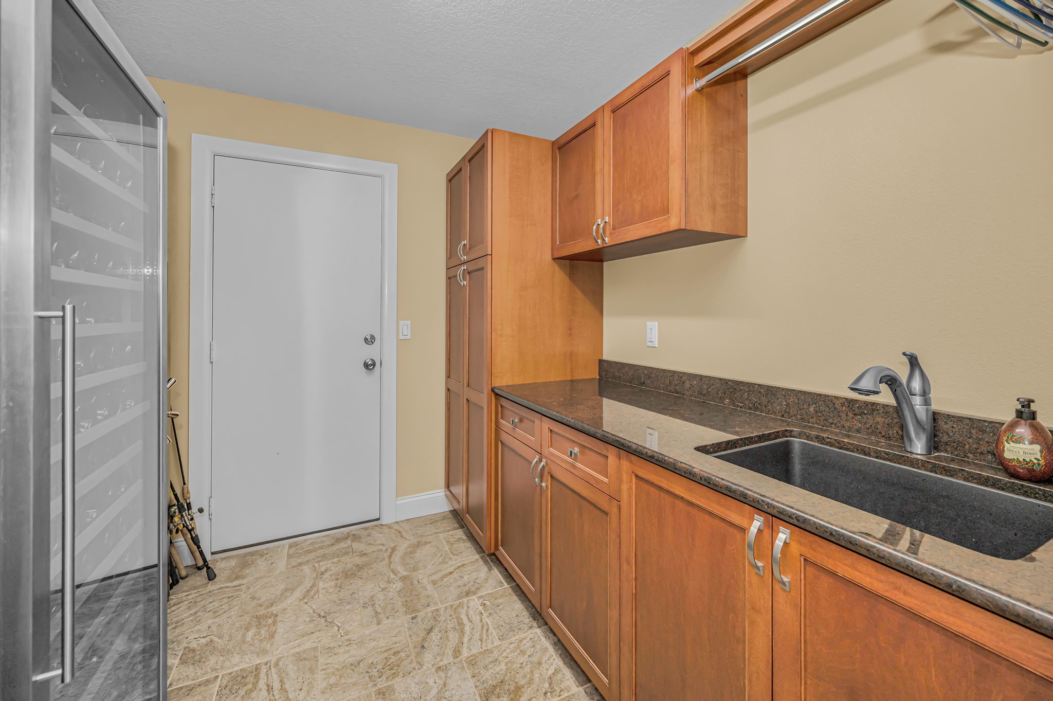 Laundry Room1b