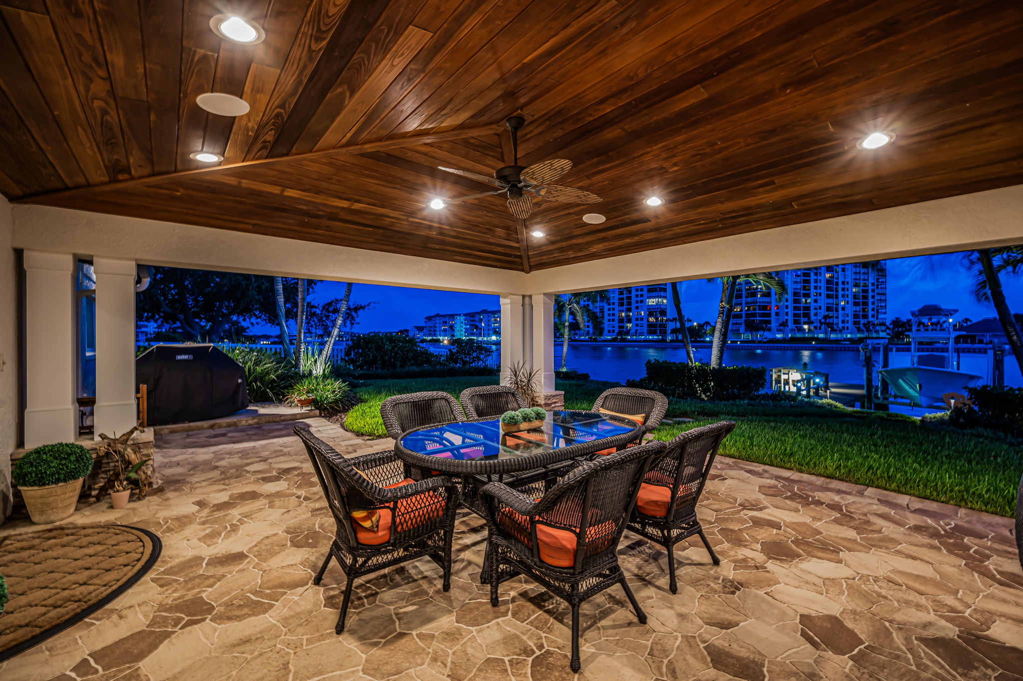 Lanai24