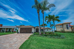 Front Exterior4