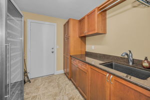 Laundry Room1b
