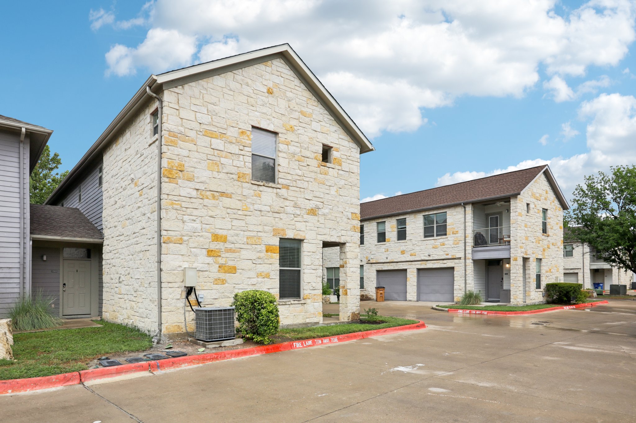 Grove Blvd 1502-S0307-001.jpg