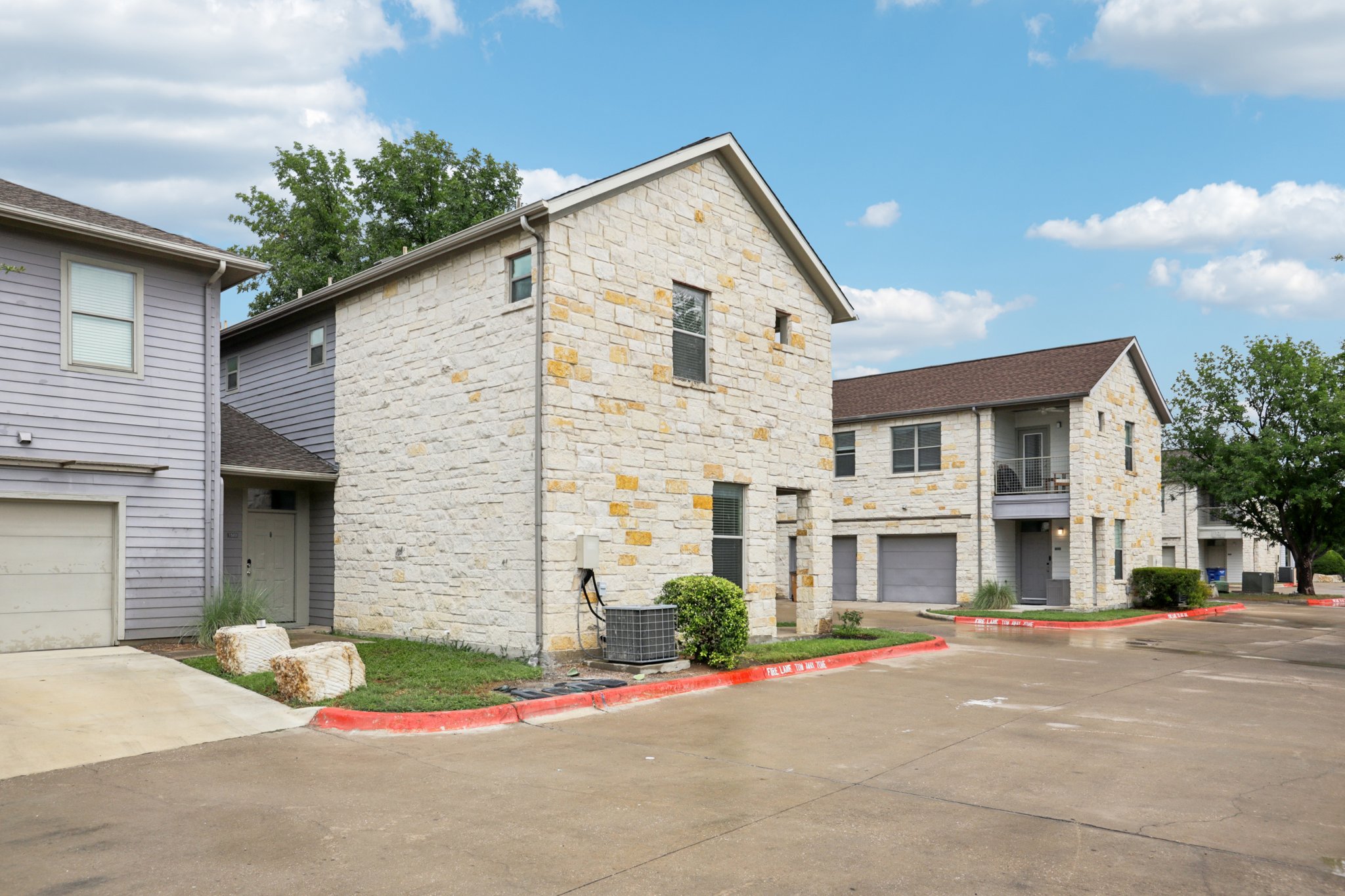 Grove Blvd 1502-S0307-002.jpg