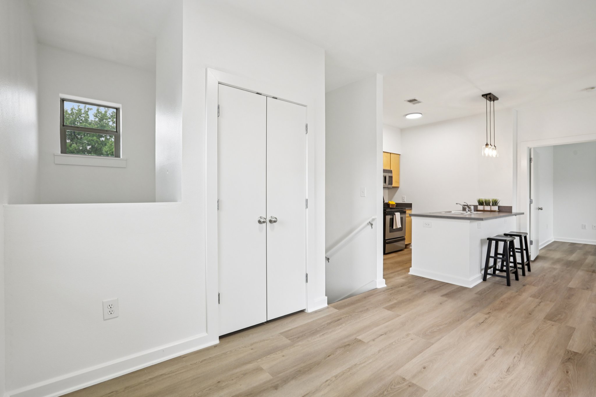 Grove Blvd 1502-S0307-008.jpg