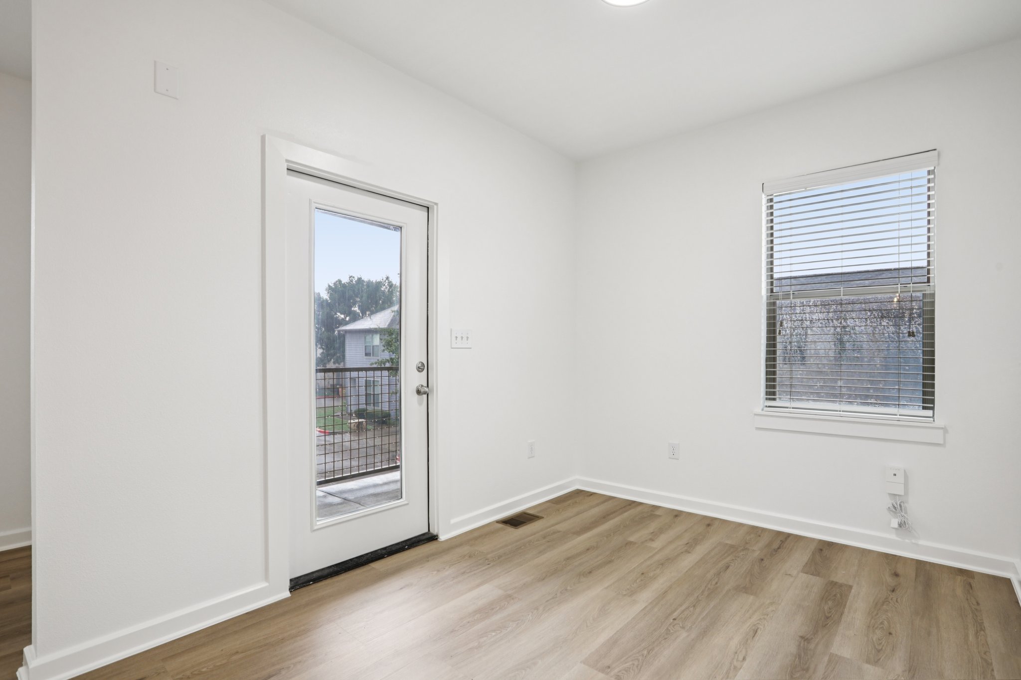Grove Blvd 1502-S0307-021.jpg