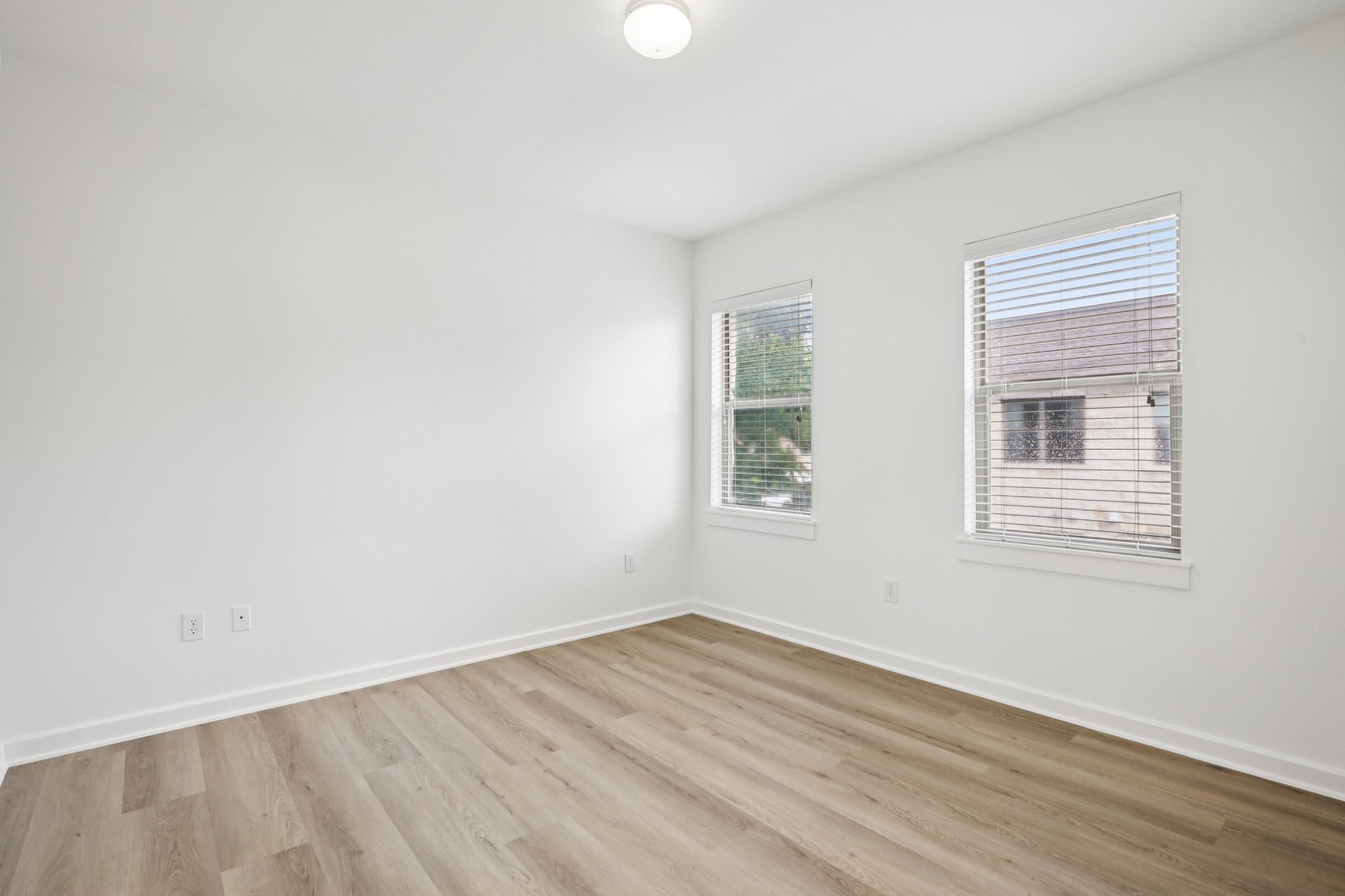 Grove Blvd 1502-S0307-022.jpg