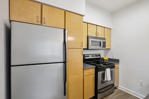 Grove Blvd 1502-S0307-011.jpg