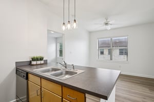 Grove Blvd 1502-S0307-012.jpg