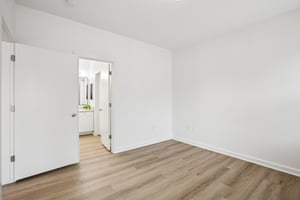Grove Blvd 1502-S0307-023.jpg