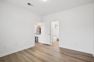 Grove Blvd 1502-S0307-024.jpg