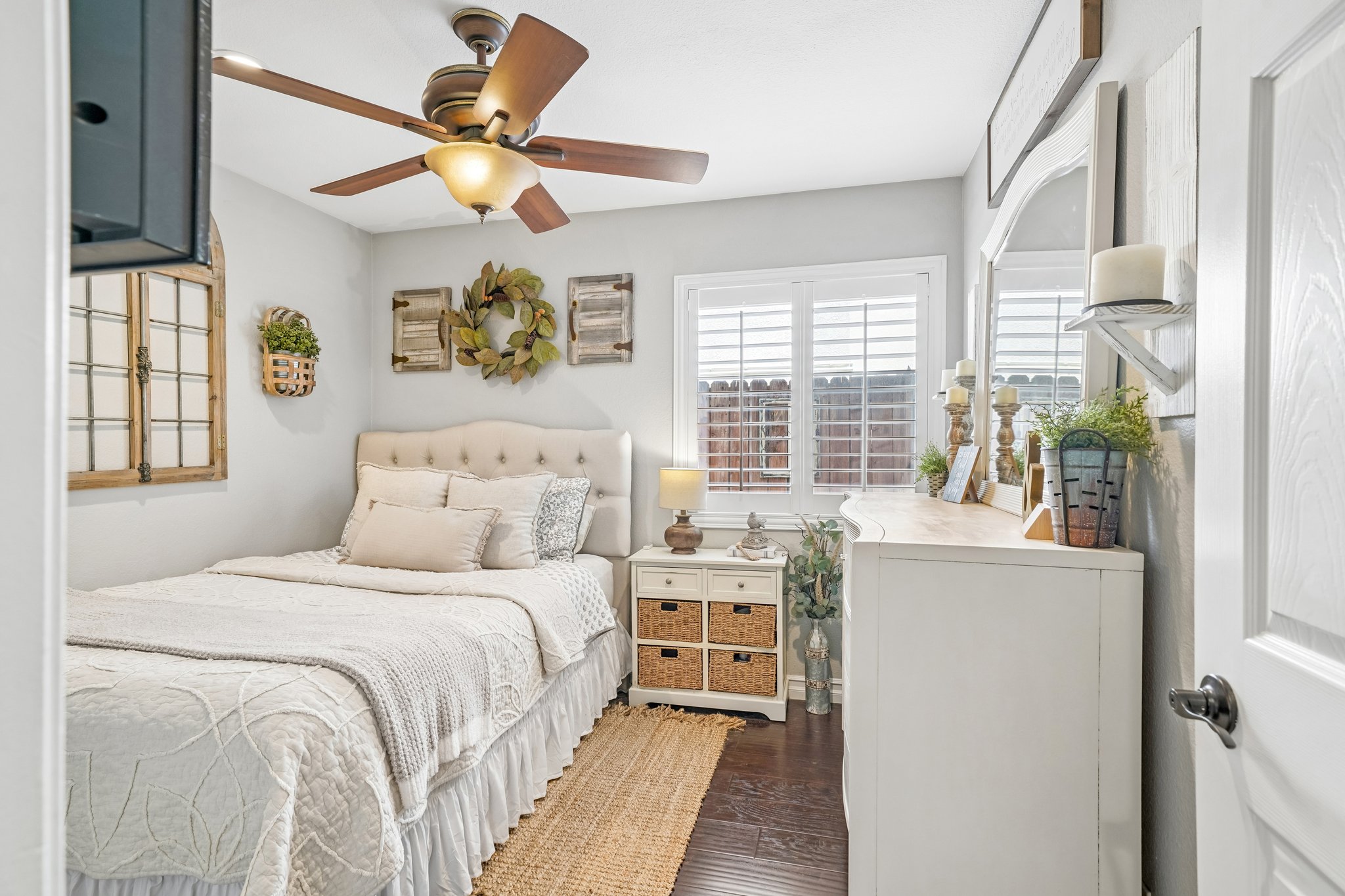 Lilac Ridge Dr-S1806-022.jpg