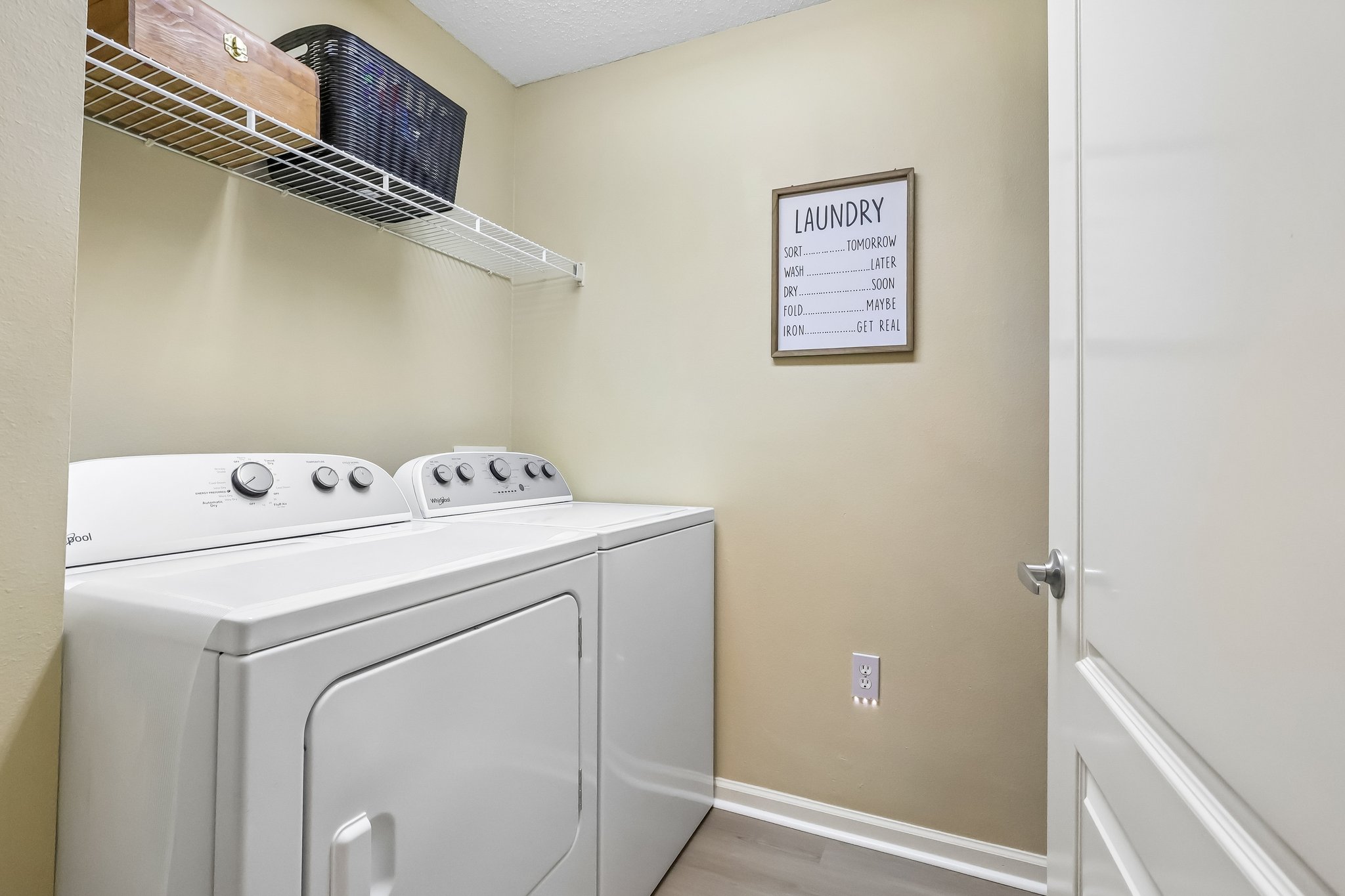 Villanova Dr 102-S1207-019.jpg