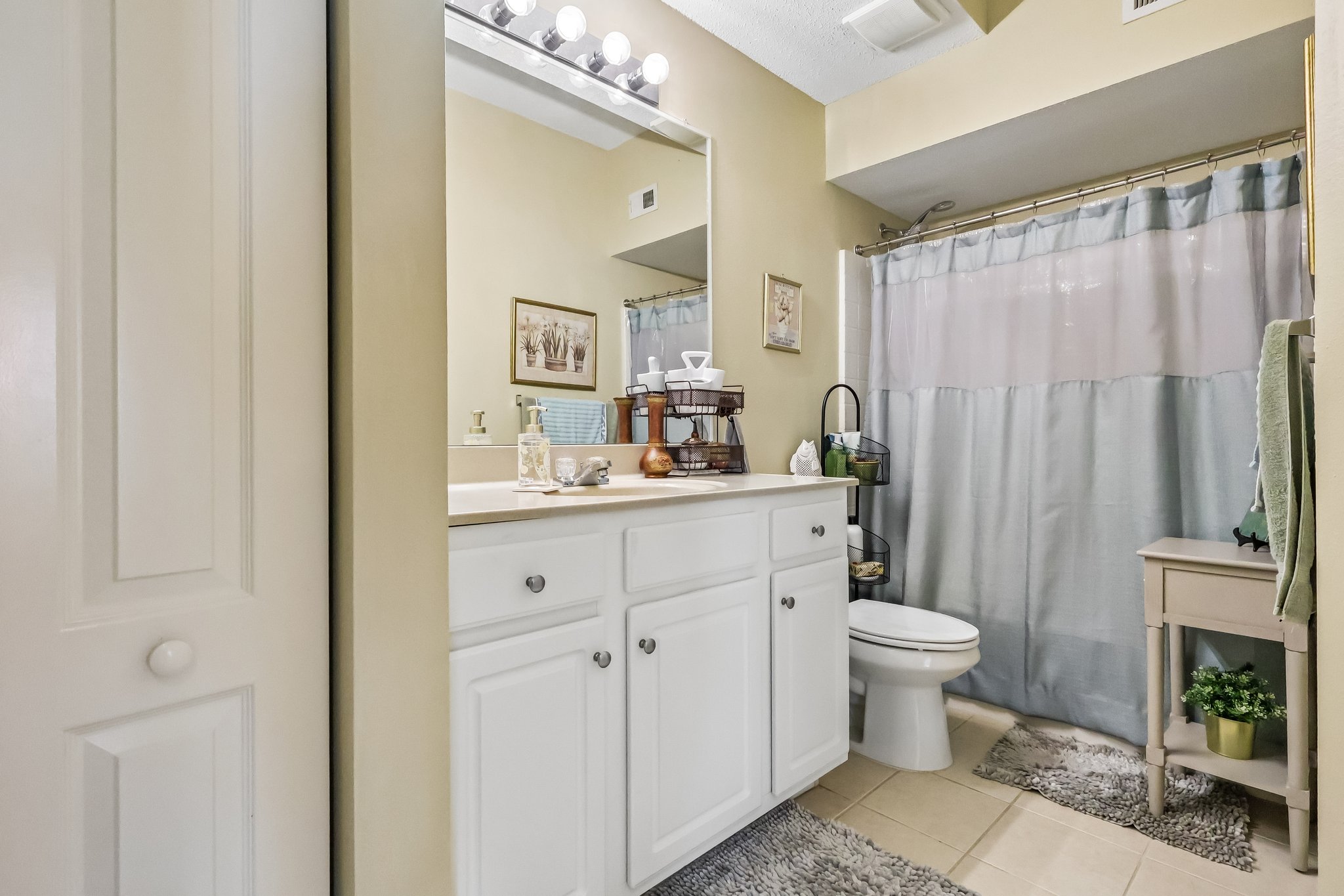 Villanova Dr 102-S1207-021.jpg