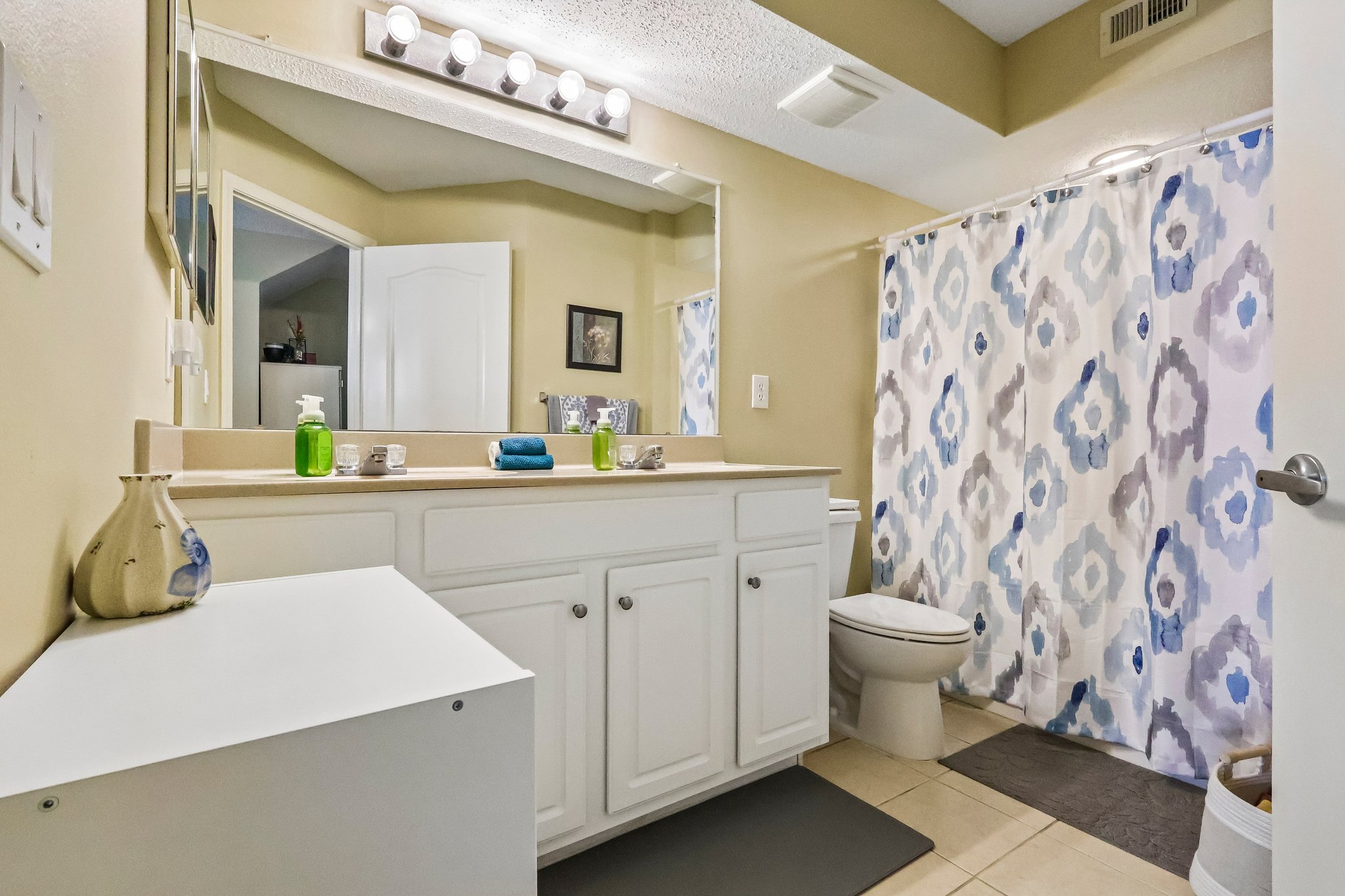 Villanova Dr 102-S1507-6-005.jpg