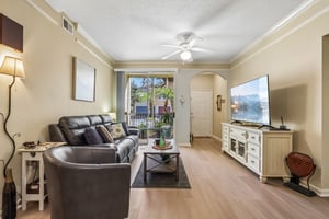 Villanova Dr 102-S1207-010.jpg