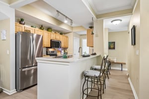 Villanova Dr 102-S1207-014.jpg