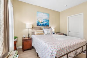 Villanova Dr 102-S1207-025.jpg
