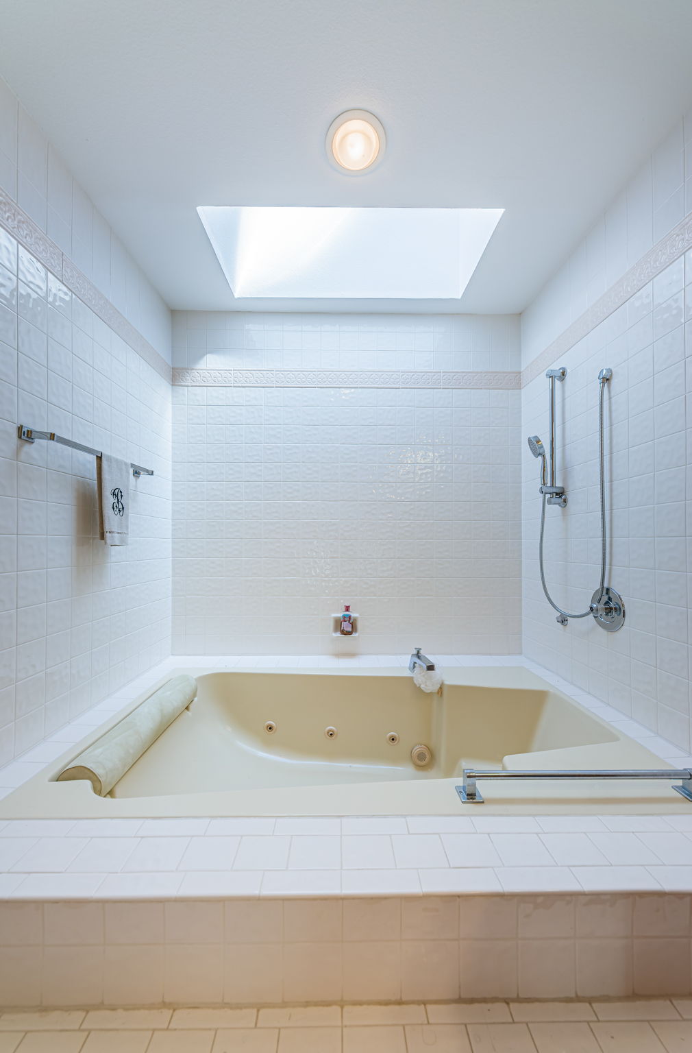 Primary Bathroom 1b-2