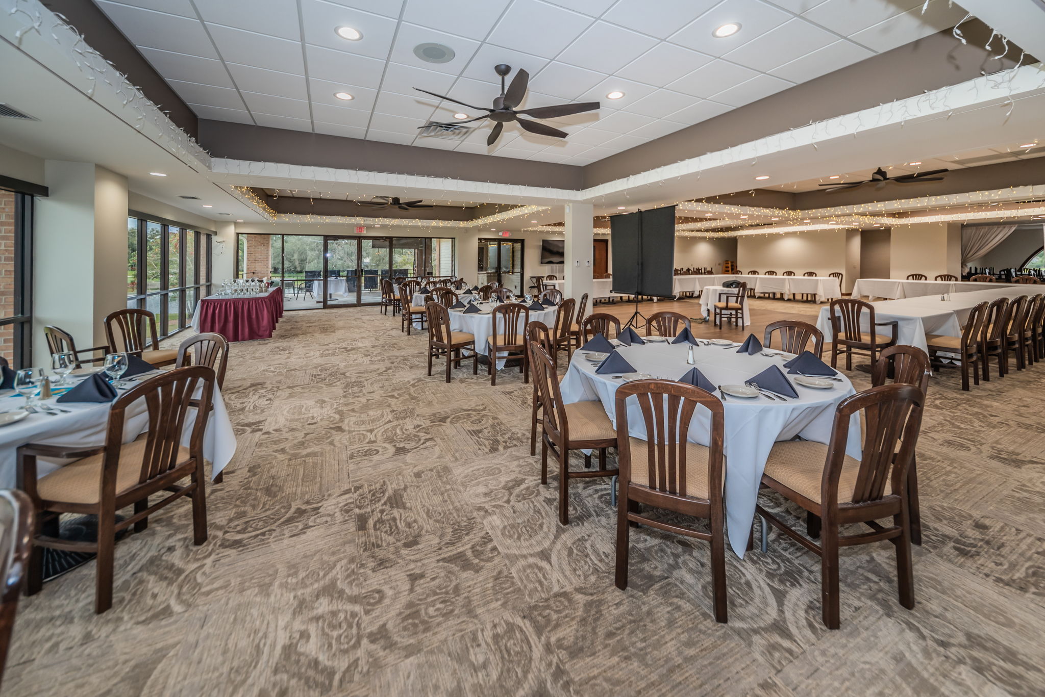 17-Bar and Banquet Area