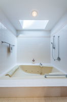 Primary Bathroom 1b-2