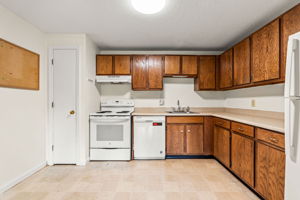 1202 White Cedar Blvd, Portsmouth, NH 03801, USA Photo 2