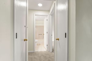 1202 White Cedar Blvd, Portsmouth, NH 03801, USA Photo 10