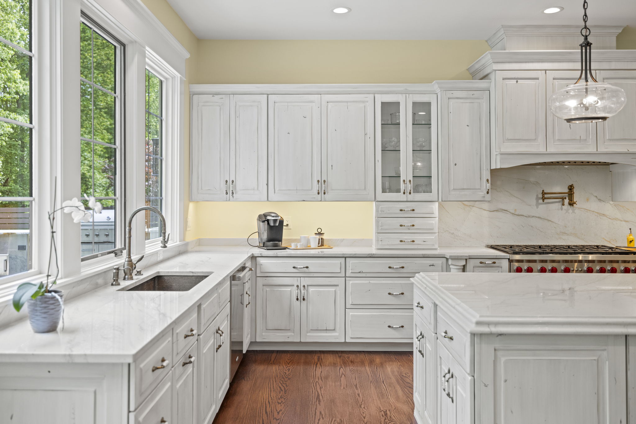 Kitchen with Large Center Island