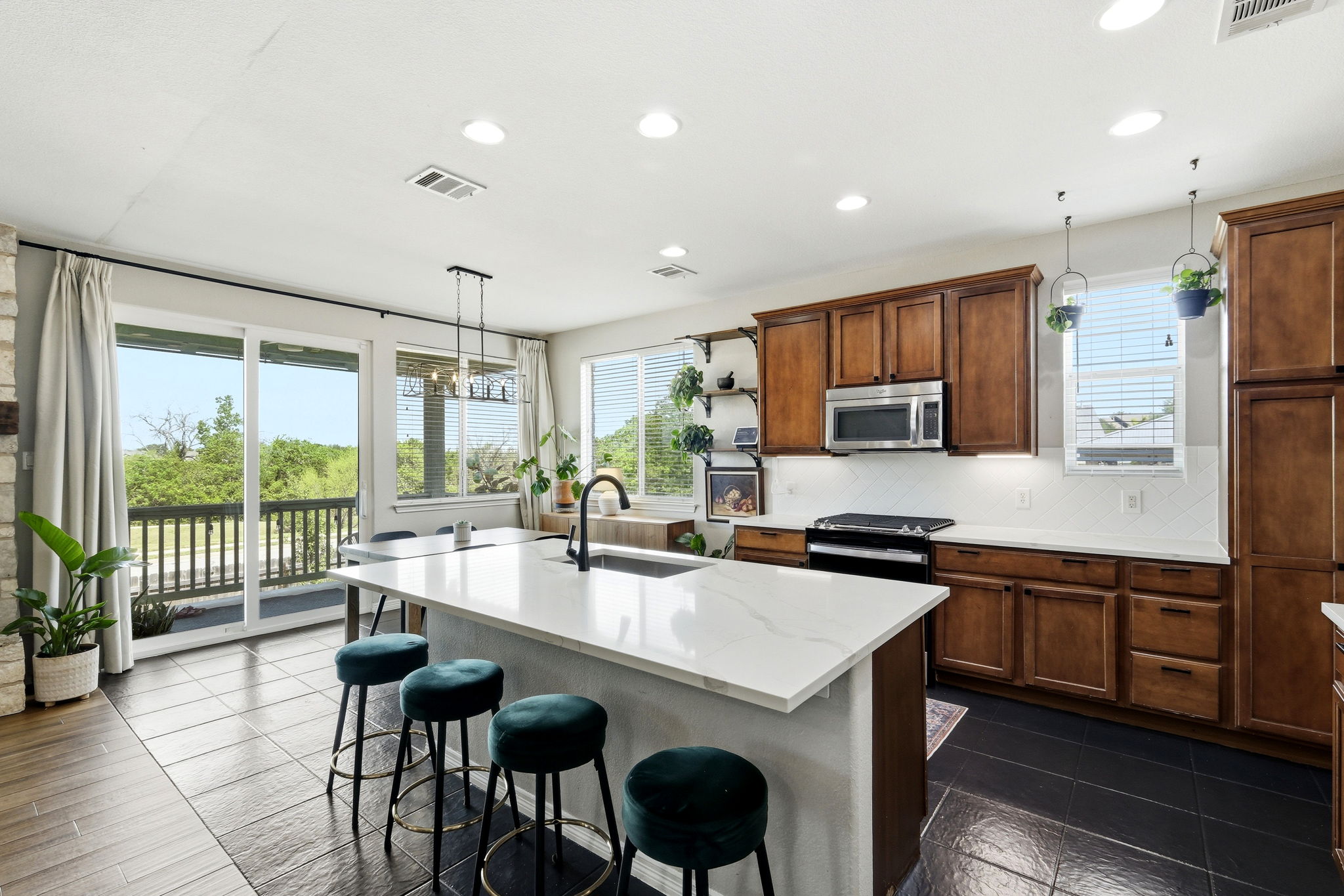 Kitchen/Breakfast Bar