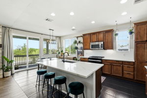 Kitchen/Breakfast Bar