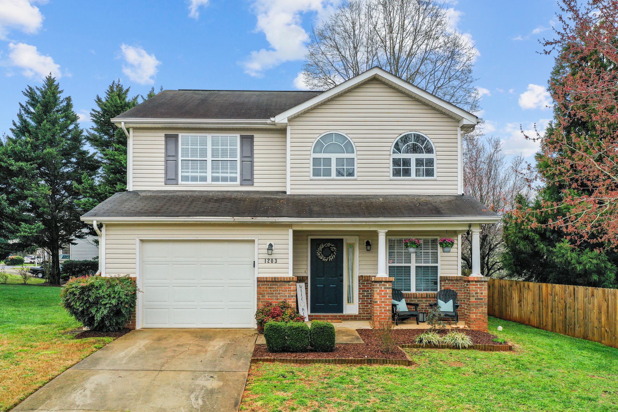1203 Fieldstone Dr, Mebane, NC 27302