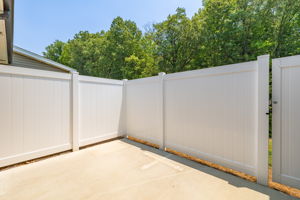 1203 Suzanne Ln-26