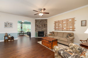 1203 Suzanne Ln-7