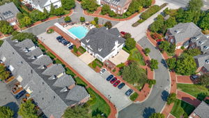 42-Pool and Clubhouse