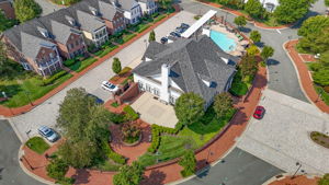 43-Pool and Clubhouse