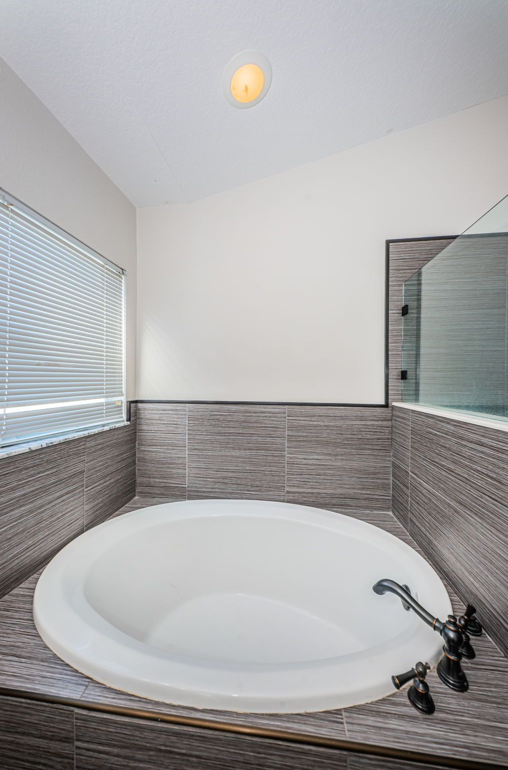 Master Bathroom1b