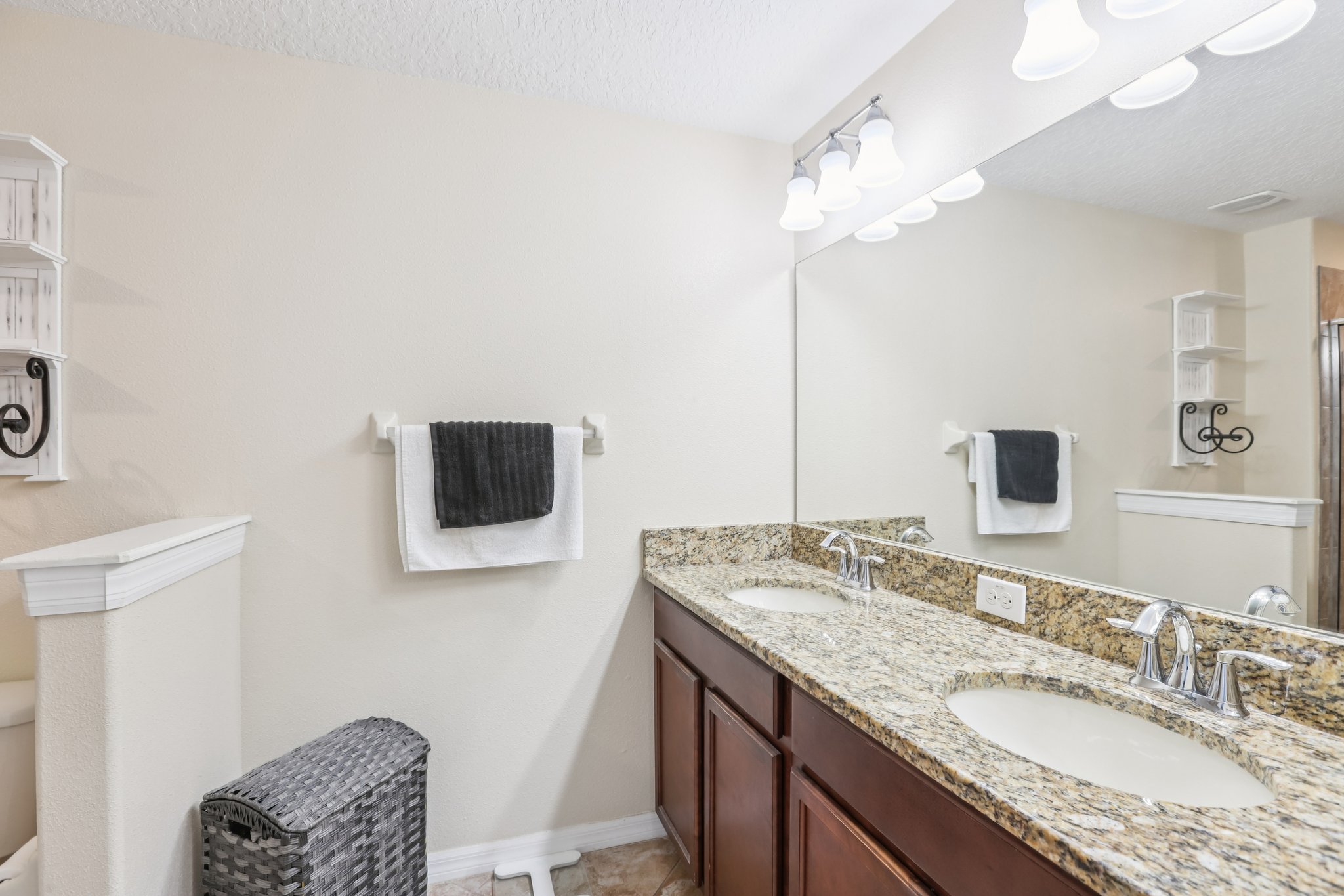 Greengate Dr-S2603-040.jpg