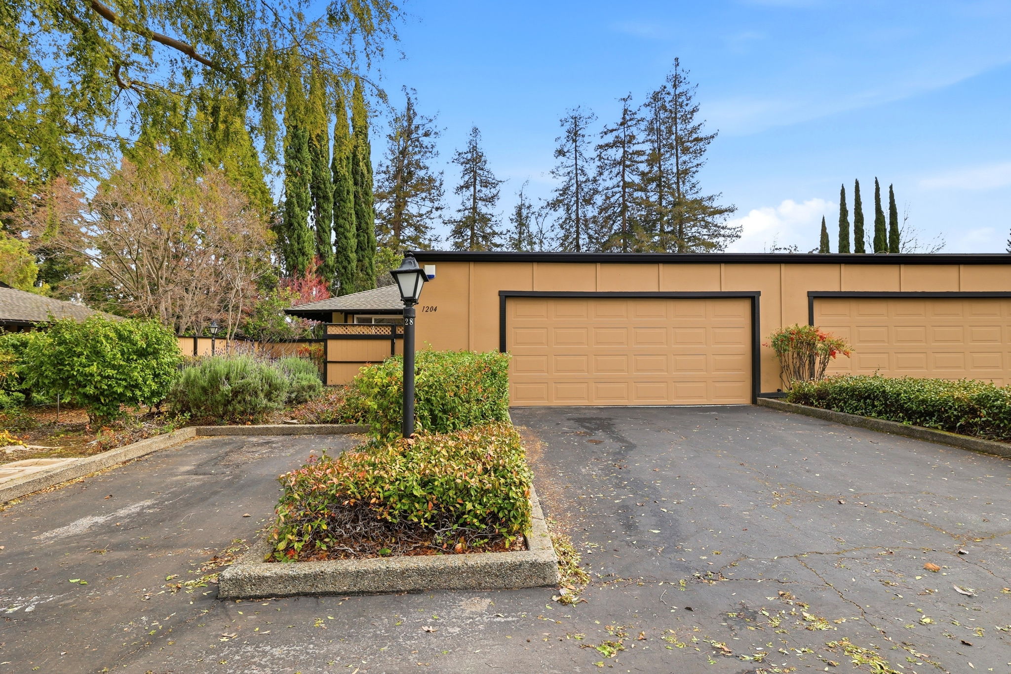 001_F8_1204 Blackberry Terrace