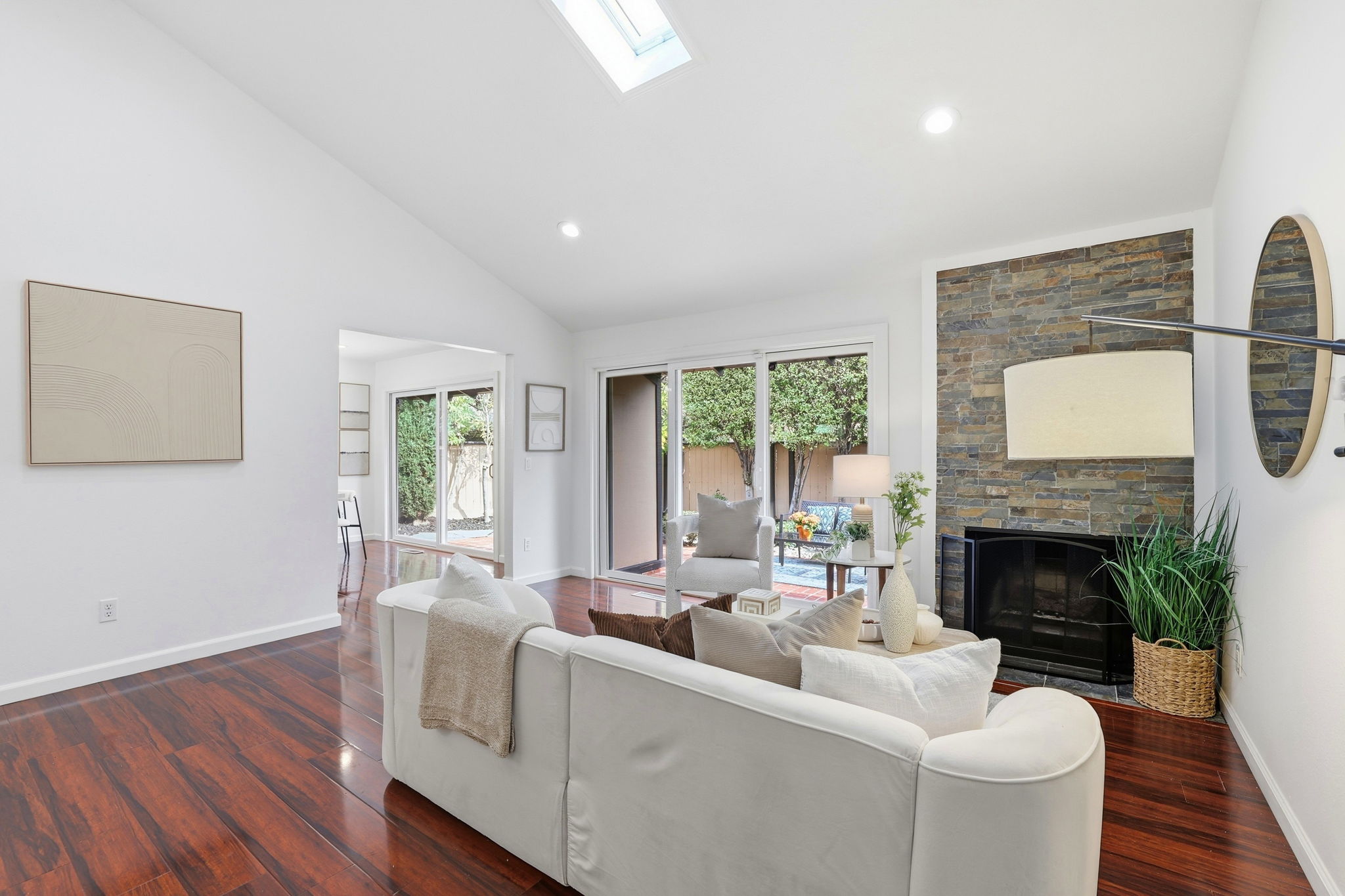 008_F8_1204 Blackberry Terrace