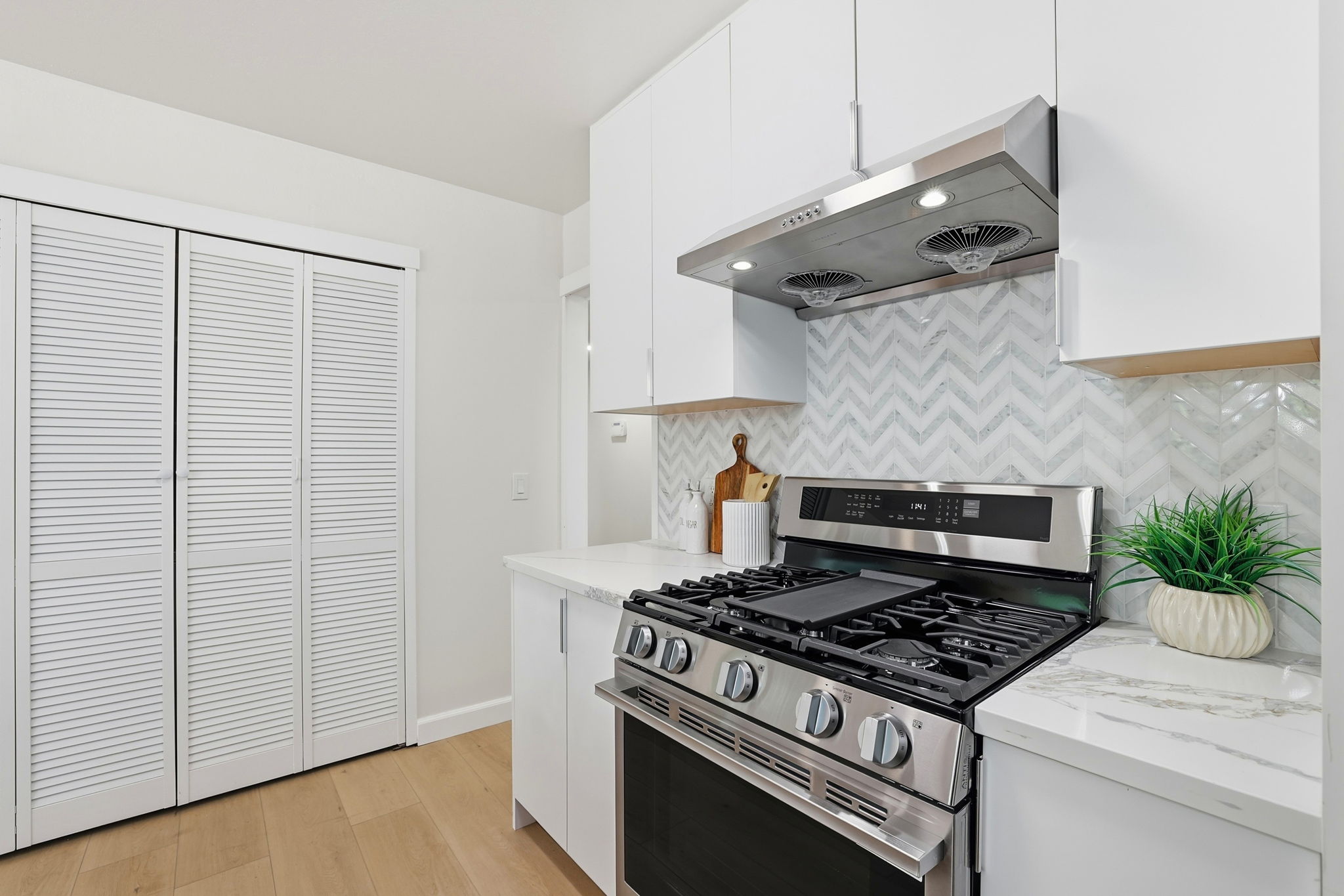 011_F8_1204 Blackberry Terrace