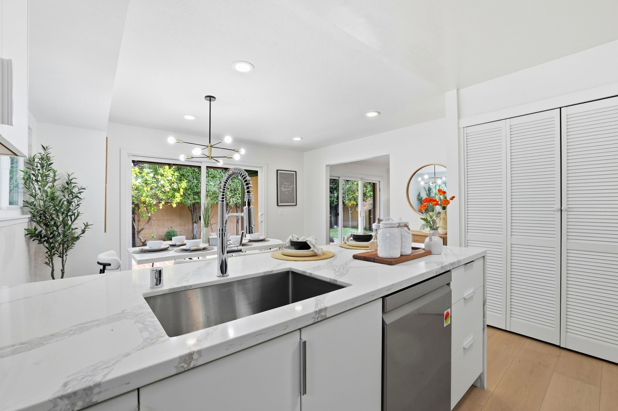 013_F8_1204 Blackberry Terrace