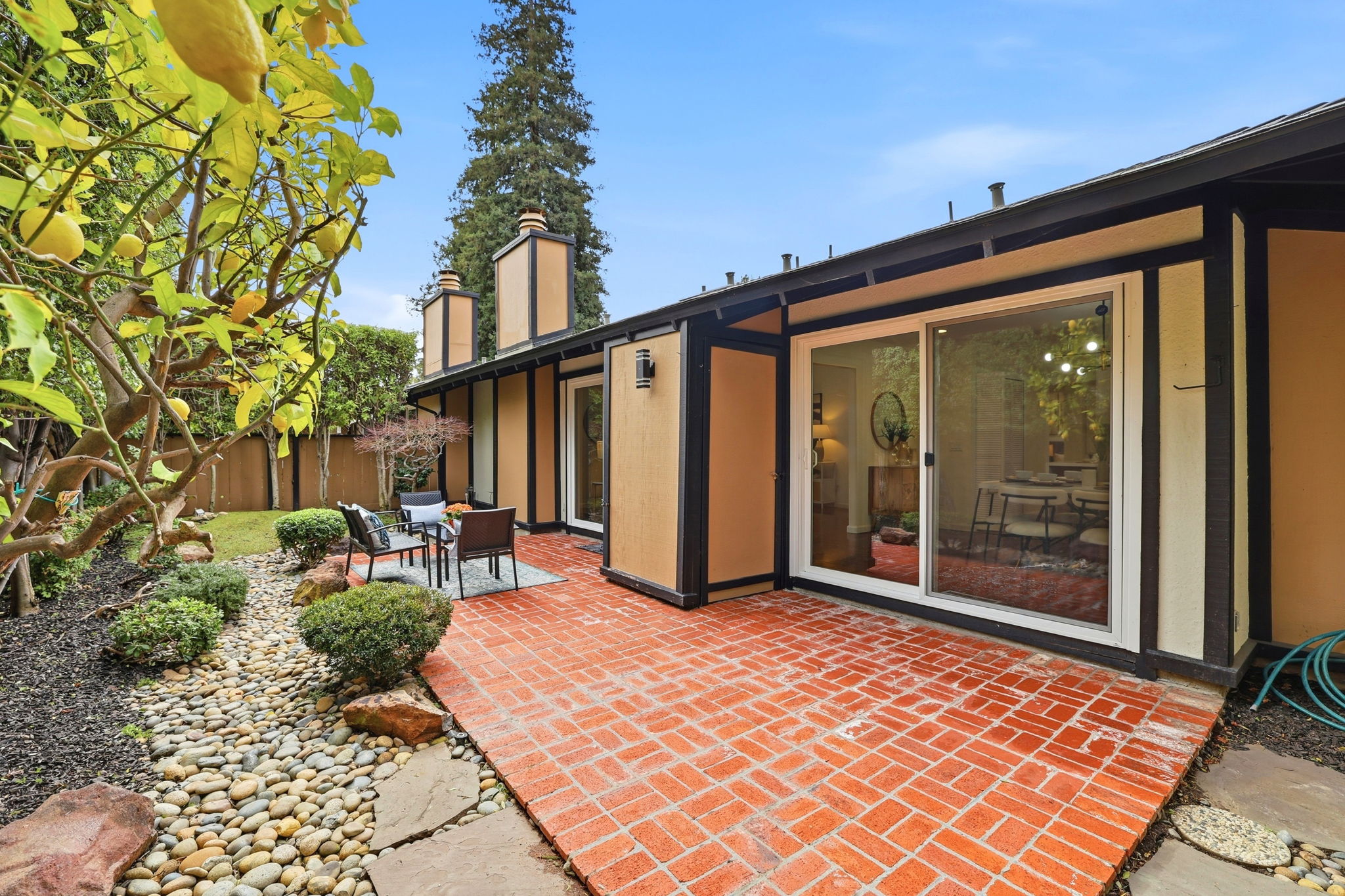 040_F8_1204 Blackberry Terrace