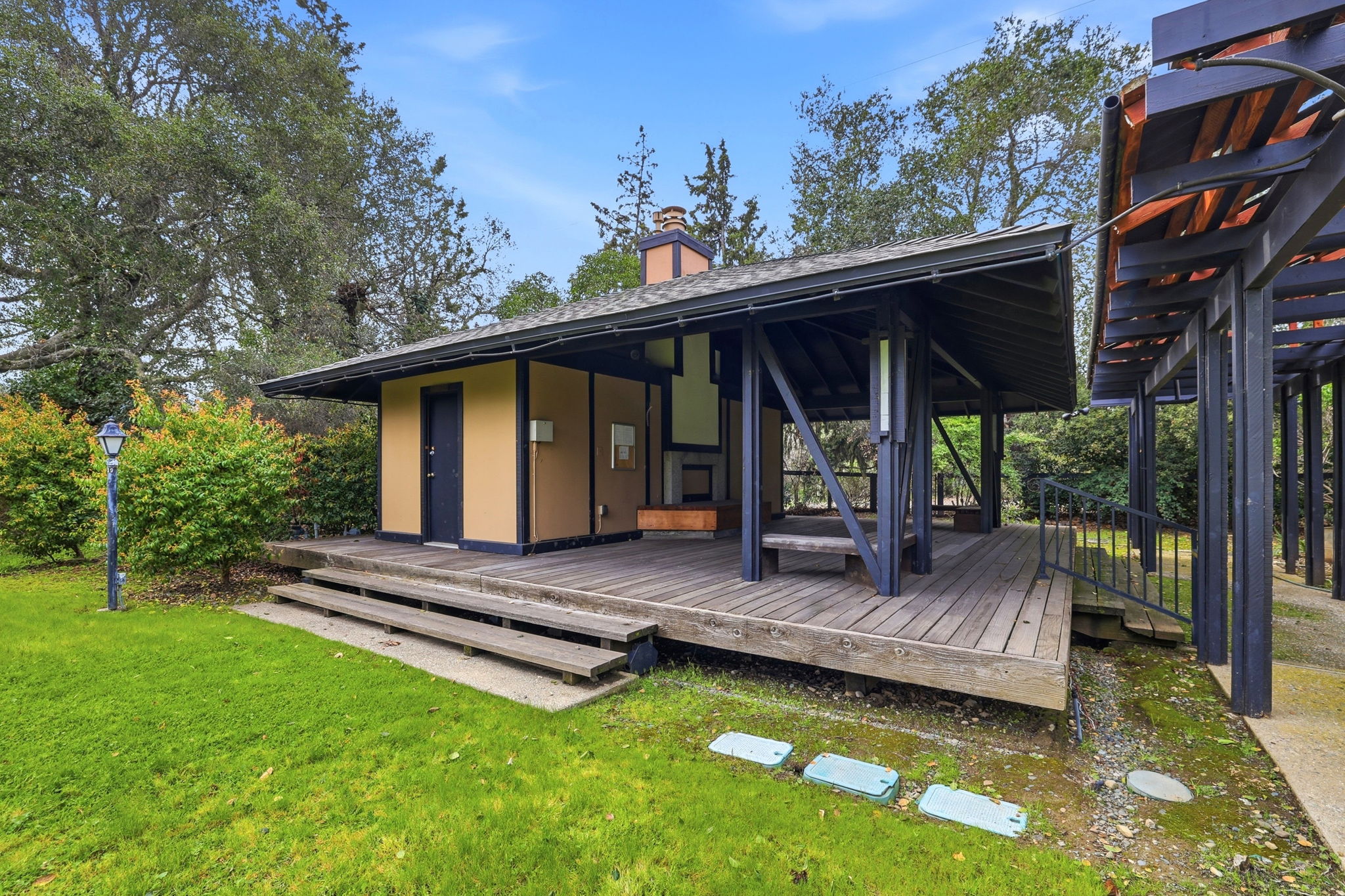 042_F8_1204 Blackberry Terrace