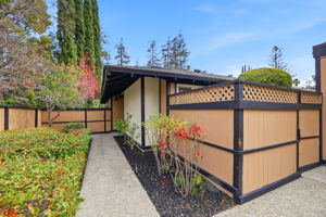 004_F8_1204 Blackberry Terrace