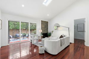 007_F8_1204 Blackberry Terrace