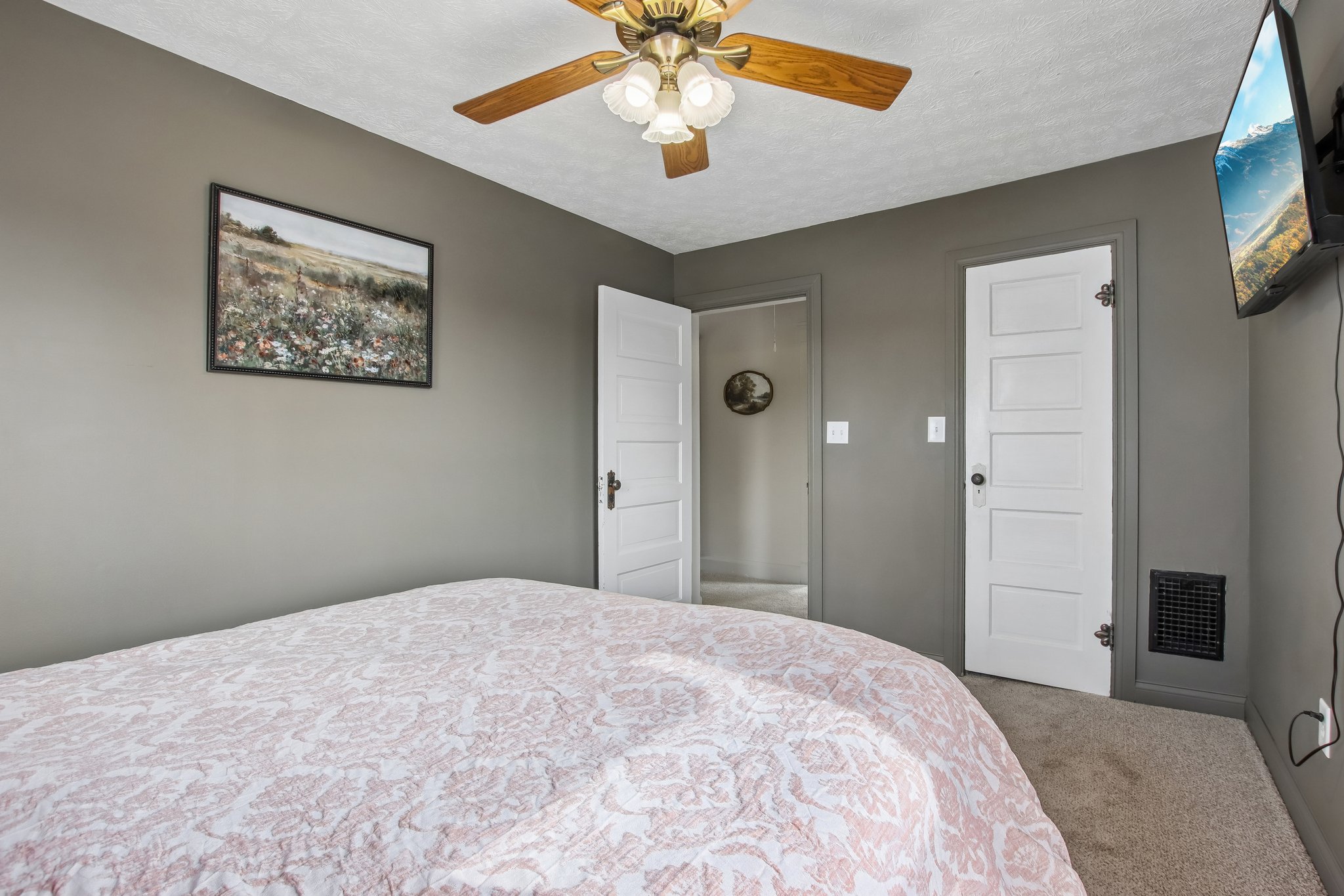 N Meridian St-S2807-030.jpg