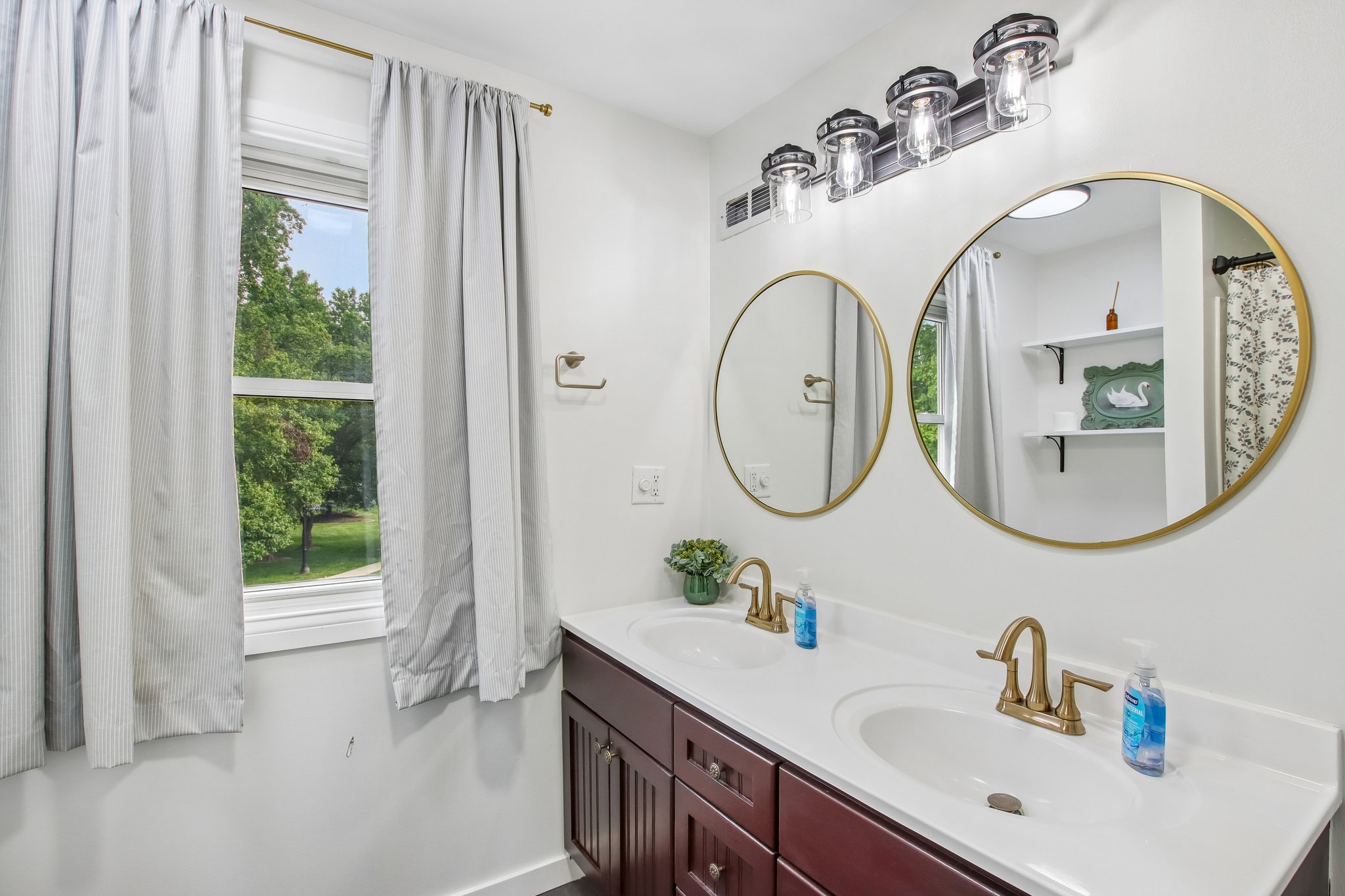 N Meridian St-S2807-031.jpg